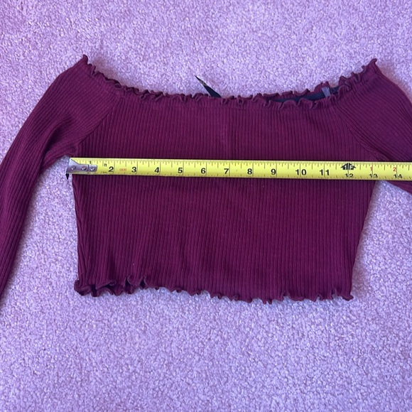 Cropped Off the Shoulder Top Juniors size medium - Picture 6 of 7